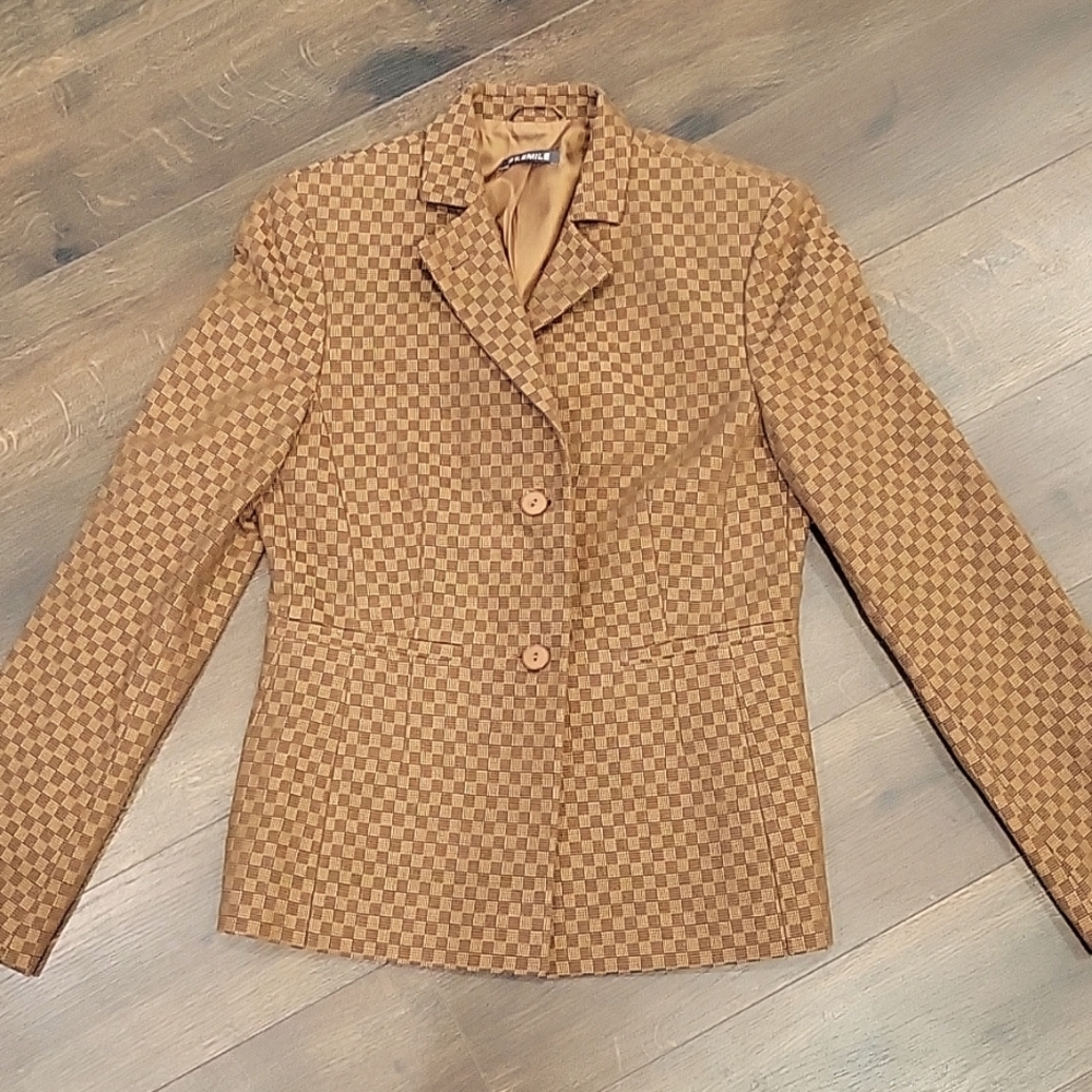 Nwot St. Emile checkered. Two button blazer 6